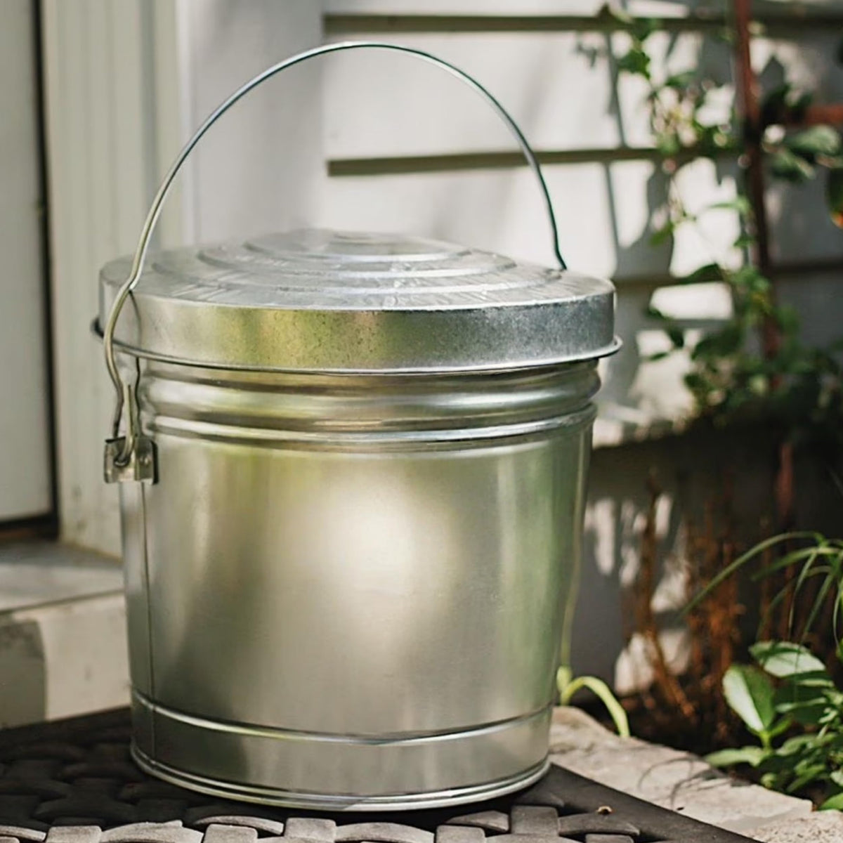 6-Gallon Galvanized Steel Storage Can with Locking Lid T965
